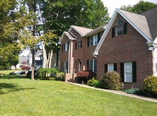 919 Old Logger Rd, Moscow, PA 18444