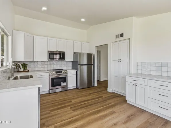 4705 E DESERT WIND Drive, Phoenix, AZ 85044