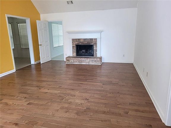 5th image of 2360 Pettit Dr