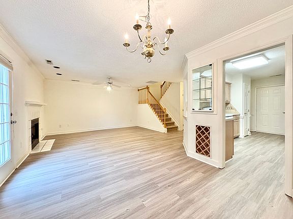 4th image of 21 Cedar Knoll Dr