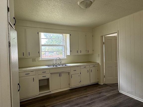 5th image of 334 W Railroad St