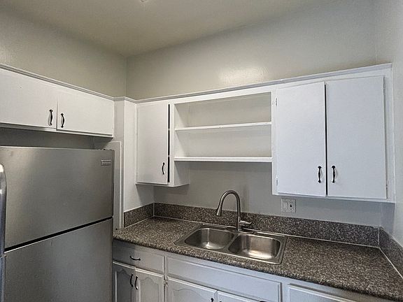 4th image of 4707 S Figueroa St APT 4