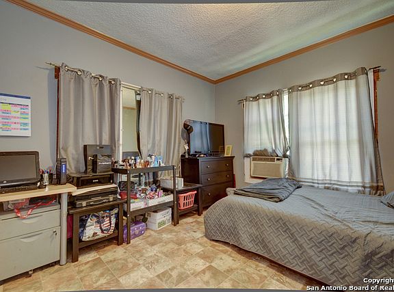 5th image of 3906 W Houston St