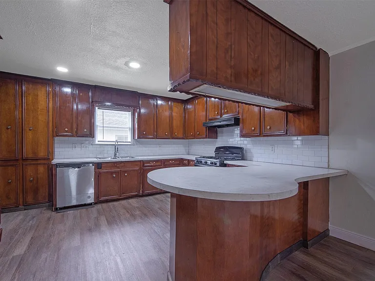 5206 Avenue M — Photo 7