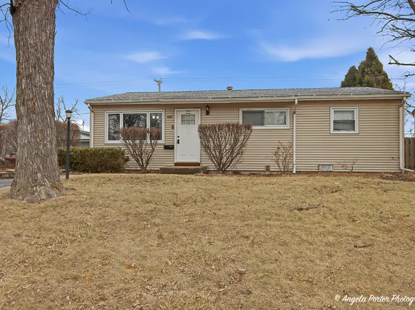 610 Larkdale Row, Wauconda, IL 60084