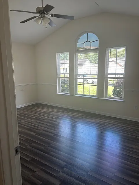 4 bed, 1600 sqft, $2,000 — Photo 4