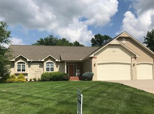 707 Deer Trl, Parsons, KS 67357