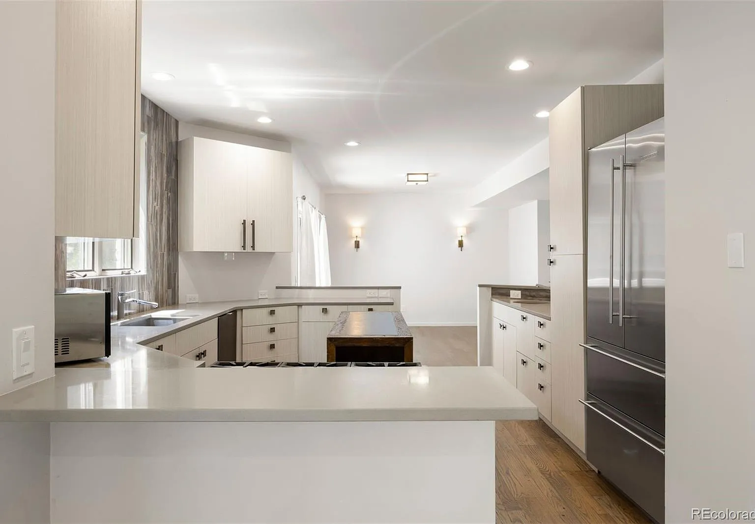 4 bed, 5.0 bath, 3957 sqft, $6,850 — Photo 3