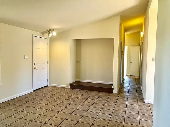 4th image of 10 Thatcher Cir