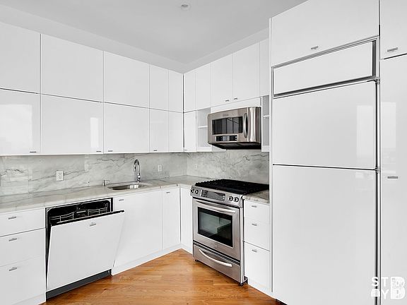 4th image of 525 Clinton Ave #11B