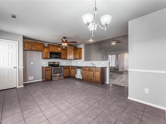 5th image of 501 Driftwood St