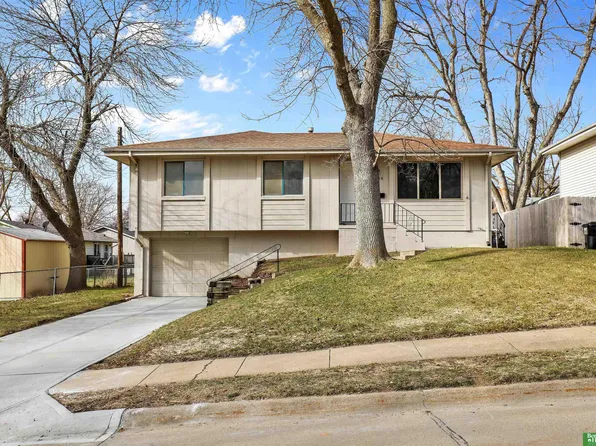 7534 S 76th St, La Vista, NE 68128