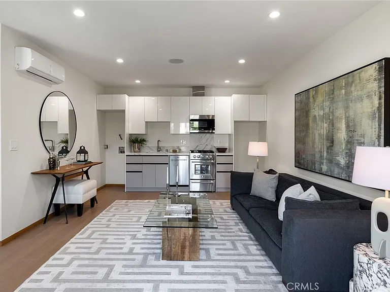 348 S Orange Dr — Photo 37