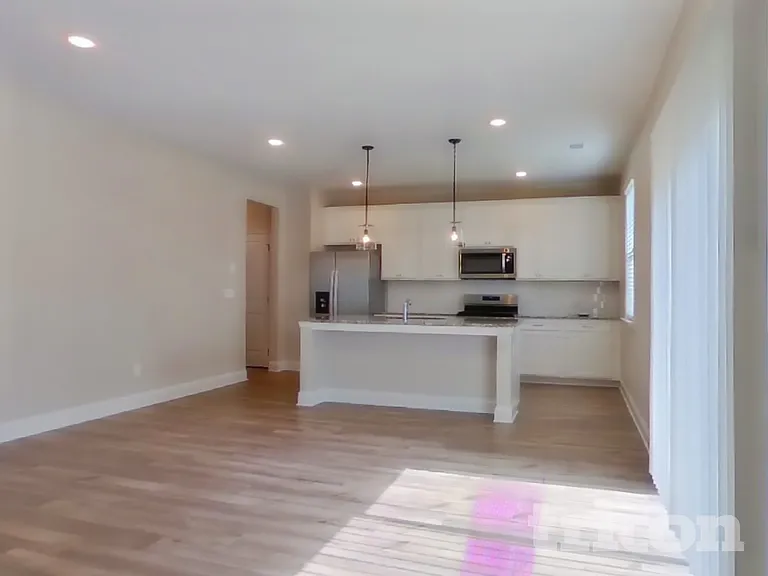 83 Leyland Ct — Photo 3