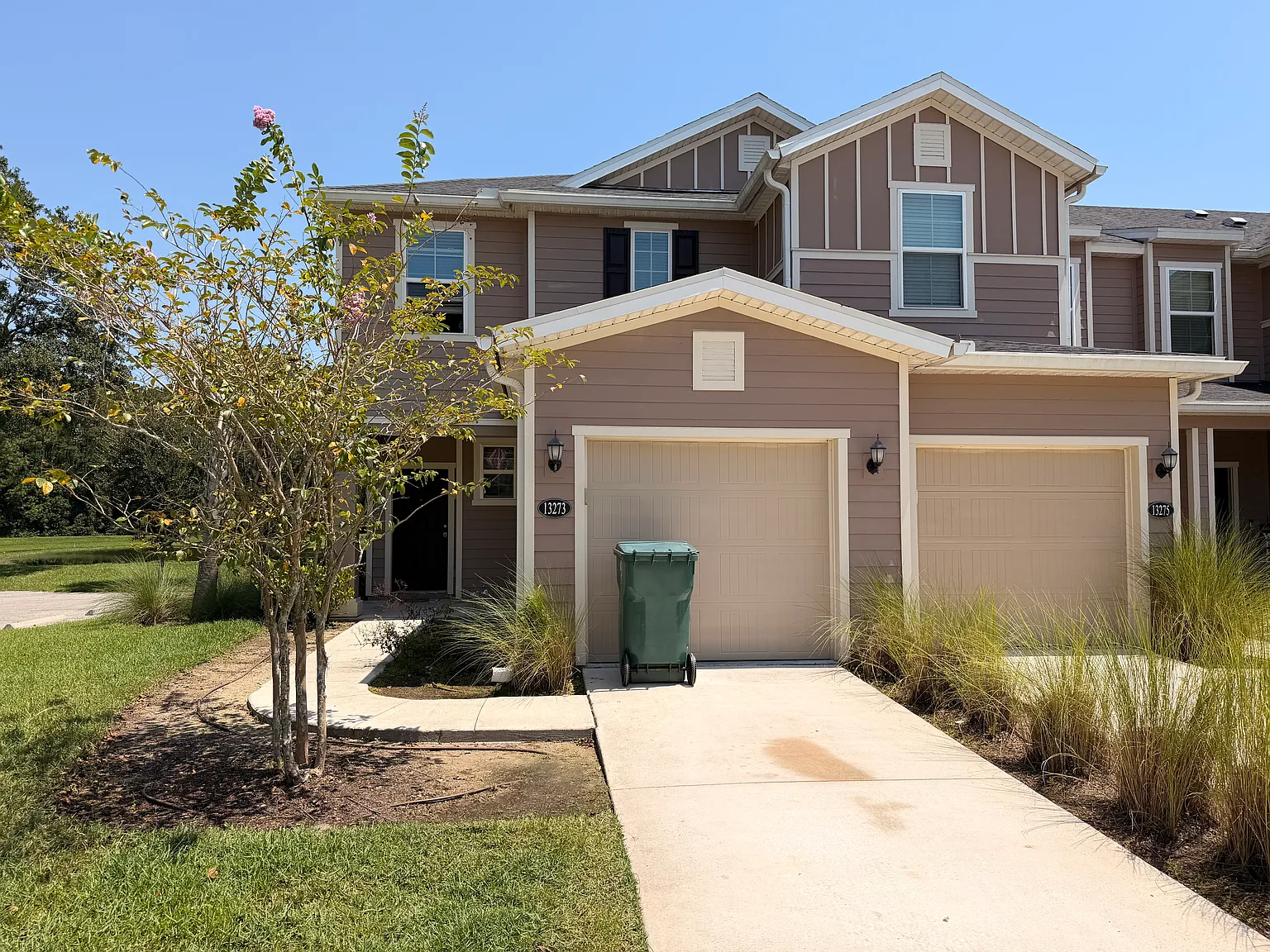 3 bed, 2.5 bath, 1675 sqft, $2,195 — Photo 2