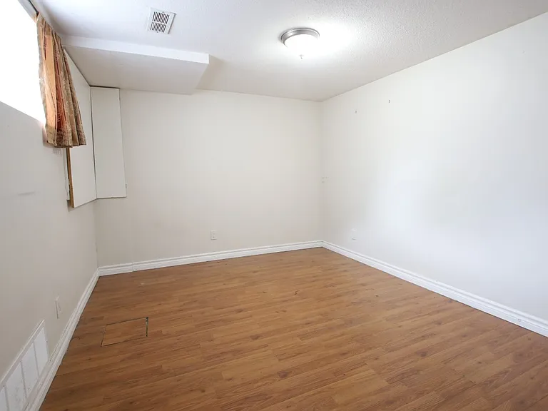554 McLeod St #1 — Photo 9
