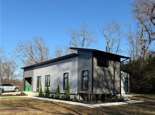 886 N Barrington Rd, Springdale, AR 72762