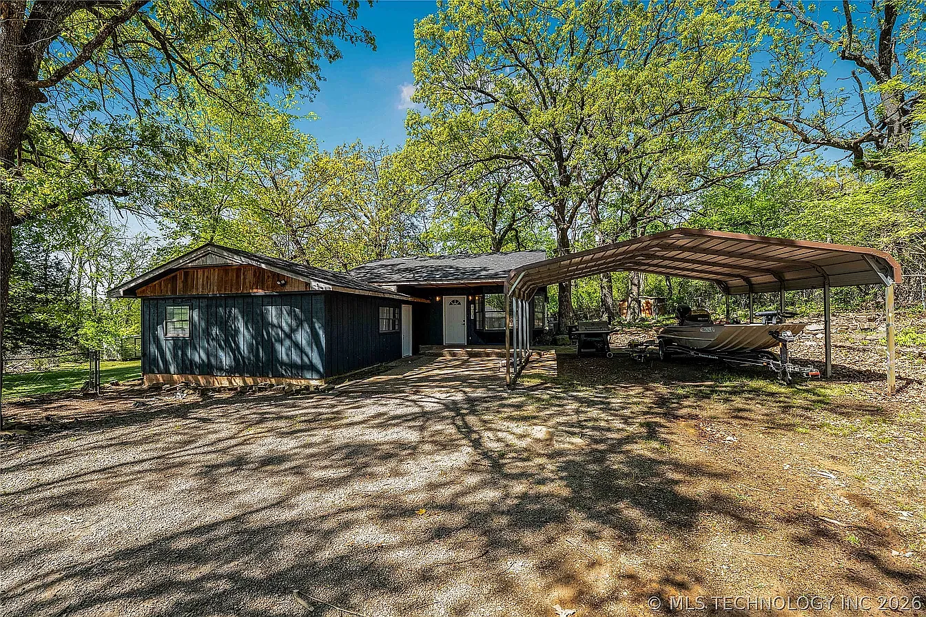4 bed, 1951 sqft, $1,300 — Photo 1