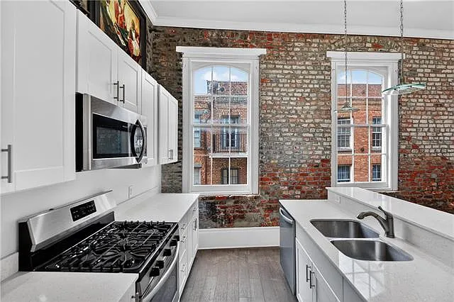 229 N Peters St #301 — Photo 5