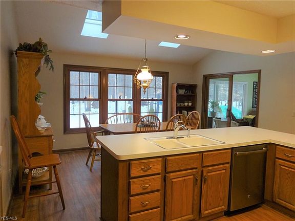 5th image of 2885 Mathers Way