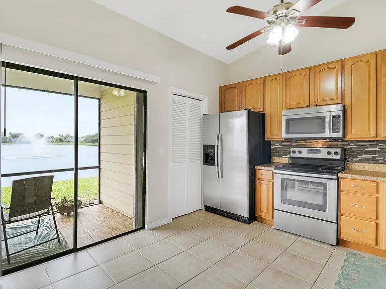 703 Stonewood Ct #16C — Photo 12