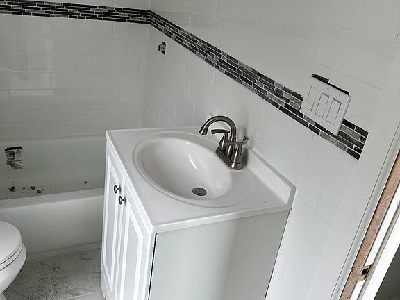 2nd image of 639 W Centre St