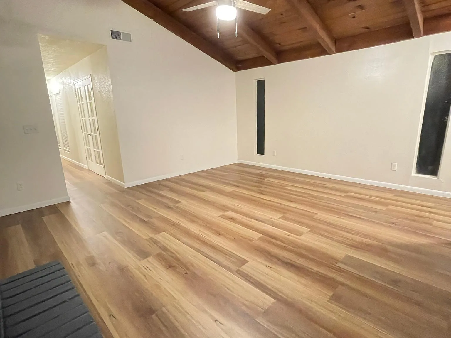 3 bed, $3,000 — Photo 2