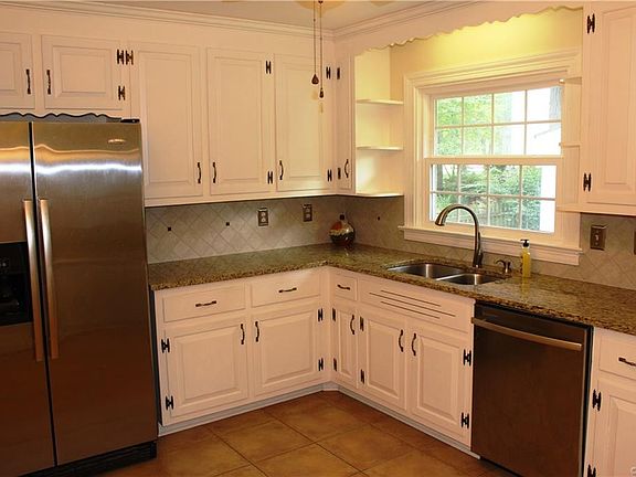 4th image of 2700 Shoreham Dr