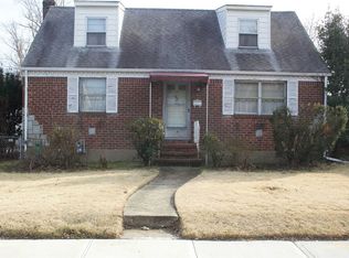 14 Molyneaux Rd, Valley Stream, NY 11580