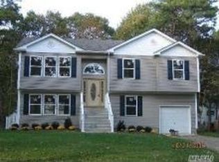 15 Poplar St, Centereach, NY 11720