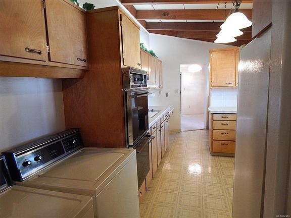 3rd image of 525 Comanche Dr