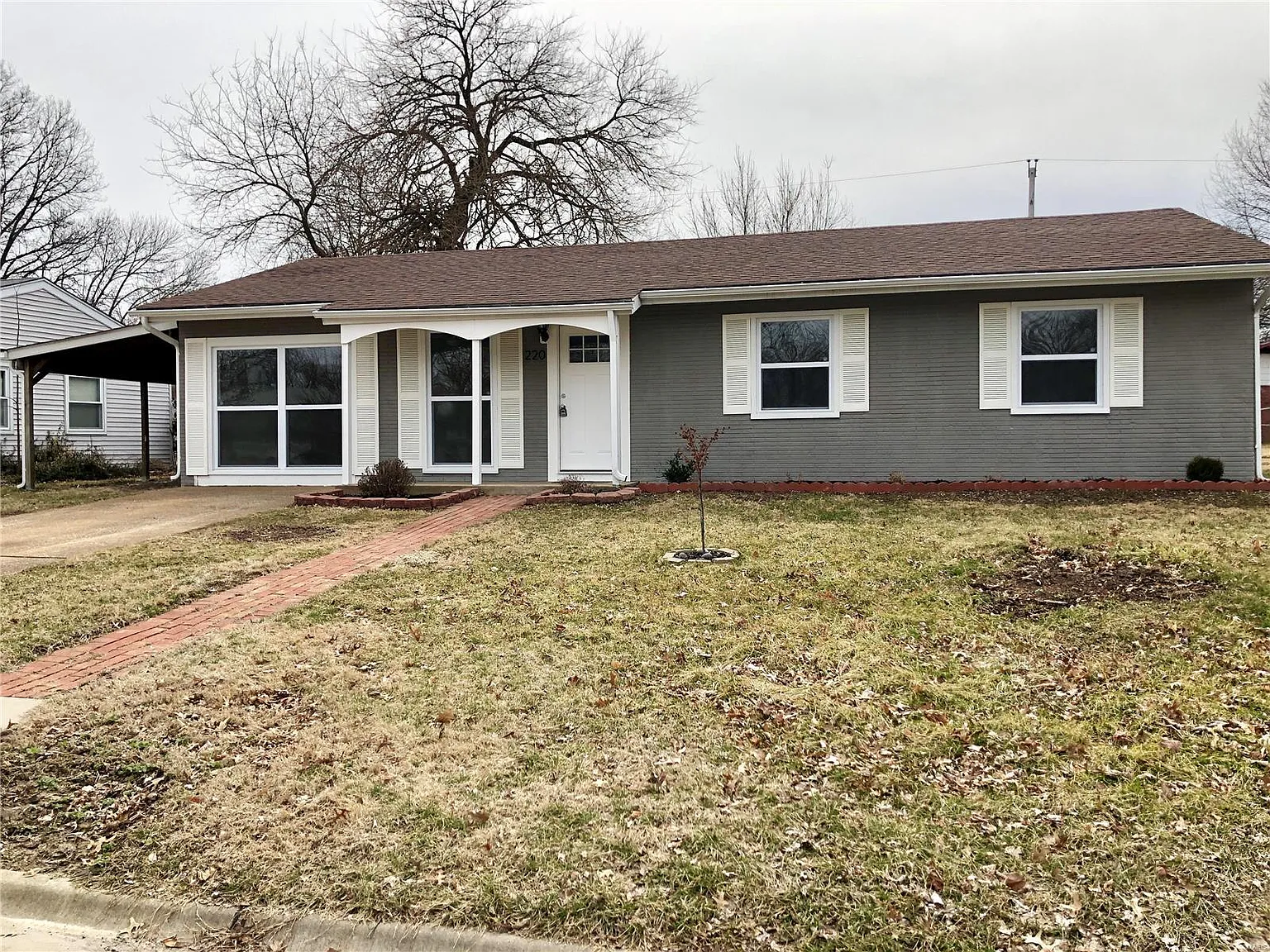 220 Lakeland Blvd photo 1