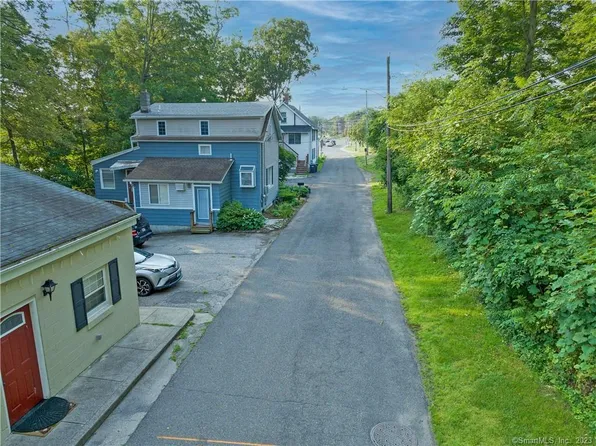 8 Taits Mill Road, Trumbull, CT 06611