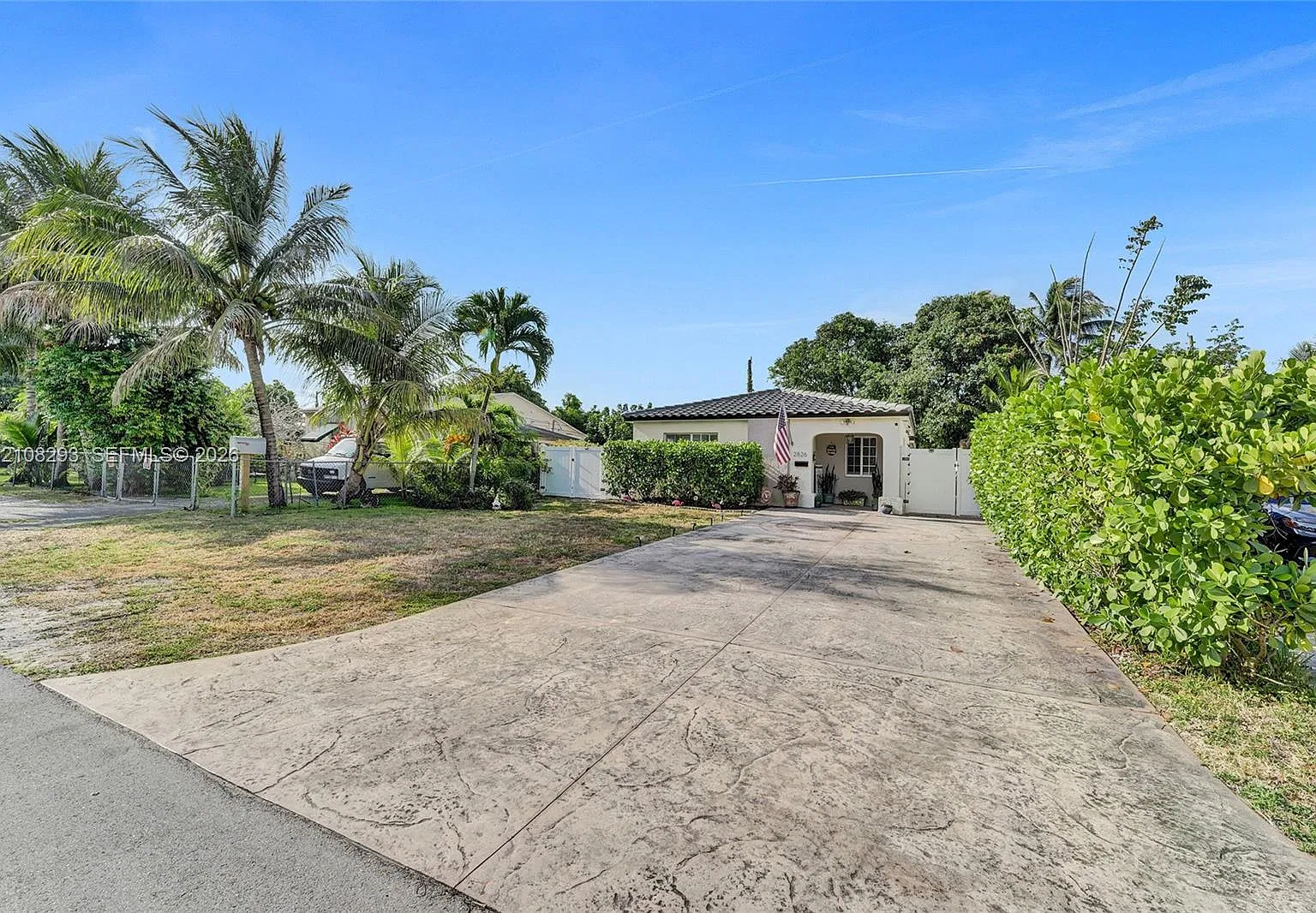 South Hollywood Amd Plat — Photo 1