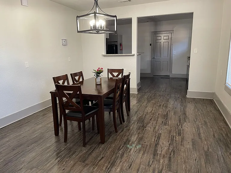 2722 Travis Ave — Photo 6