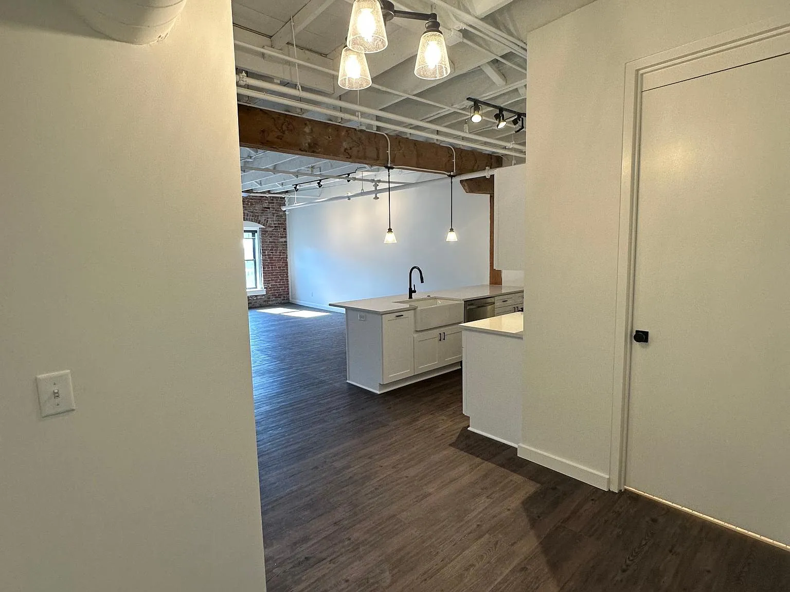 Studio, 781 sqft, $1,350 — Photo 2