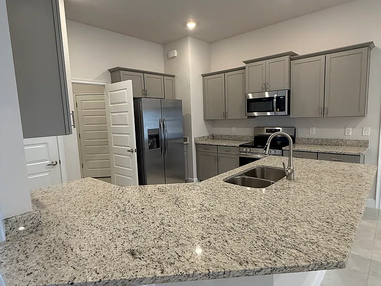 4413 SW 90th Pl — Photo 9