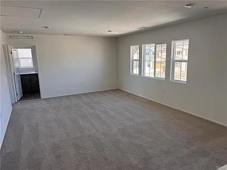 4 bed, 2239 sqft, $3,750 — Photo 4