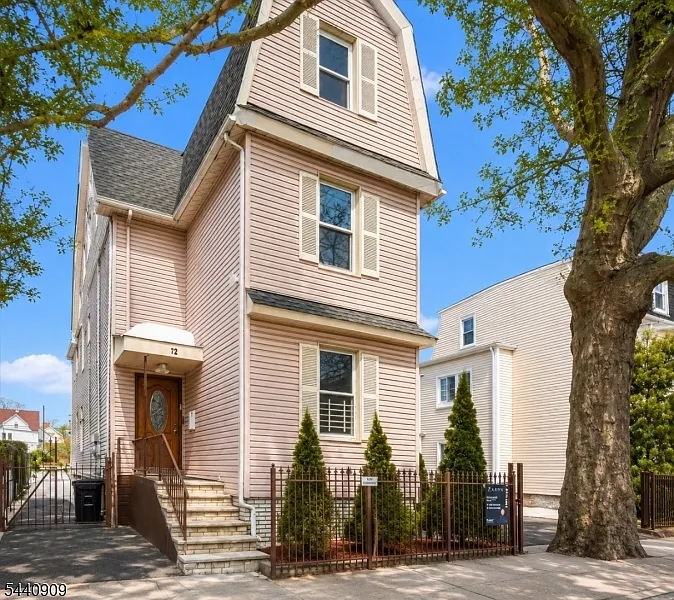 72 N 13th St #2