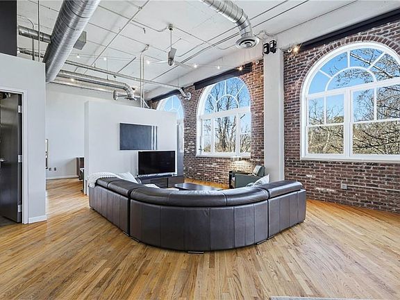 3rd image of 3235 Roswell Rd NE Unit 705