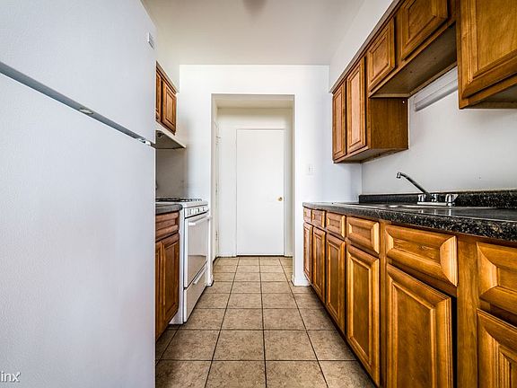 1677 State St Apartments Chicago Kitchen_01