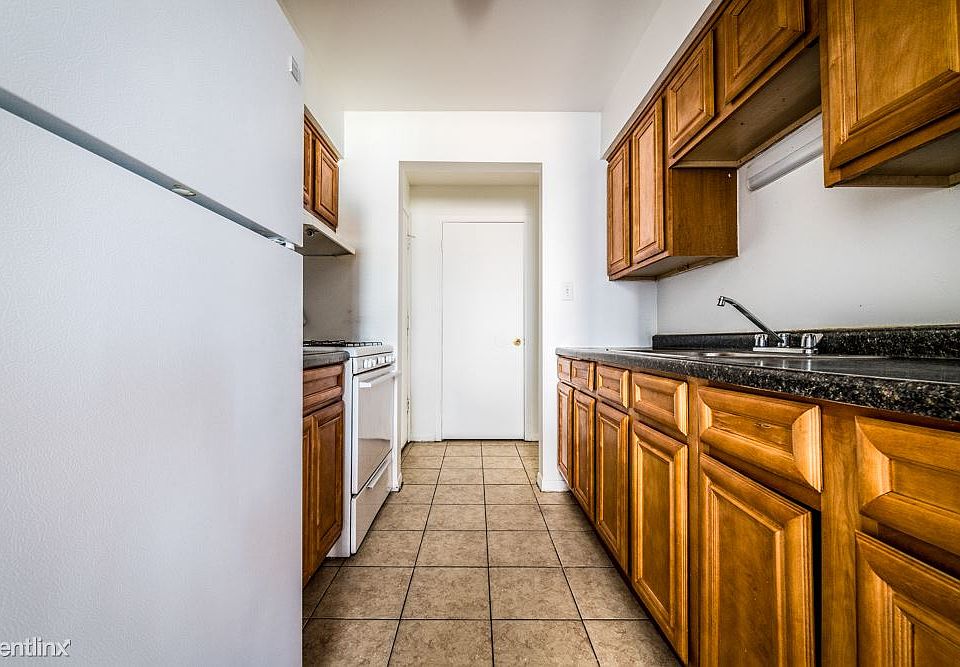 1677 State St Apartments Chicago Kitchen_01
