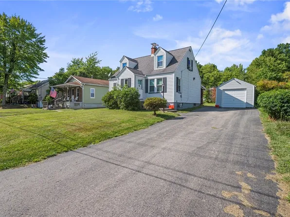 2189 Woodbine Dr, Hermitage, PA 16148