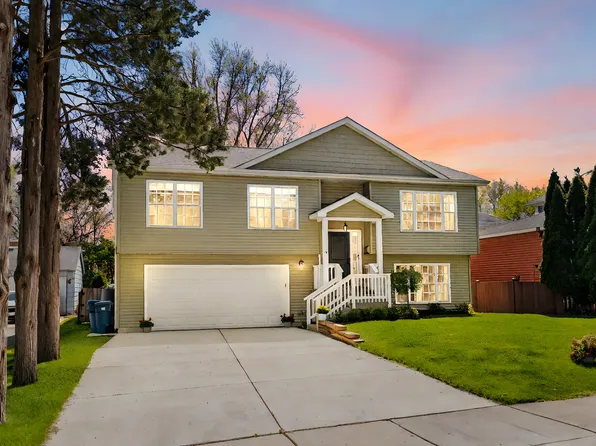 91 Edwards Ave, West Dundee, IL 60118