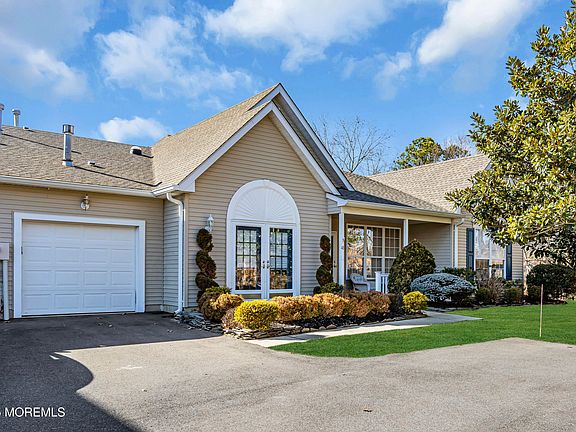 3rd image of 48 Sunnybrook Lane