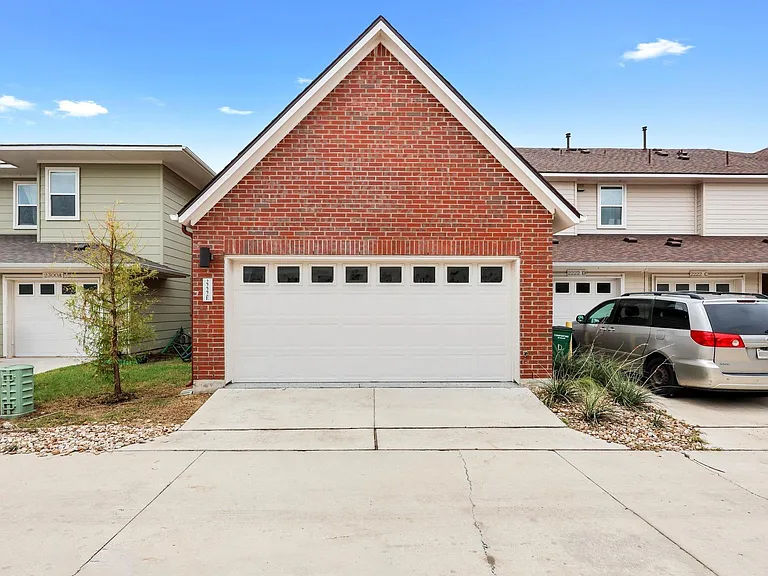 2222 Simond Ave #E — Photo 28
