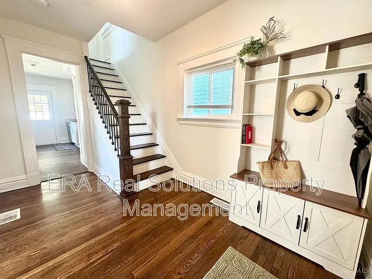 1600 Brewster Ave — Photo 4
