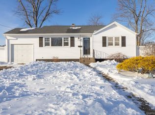 3 Exeter Rd, East Patchogue, NY 11772