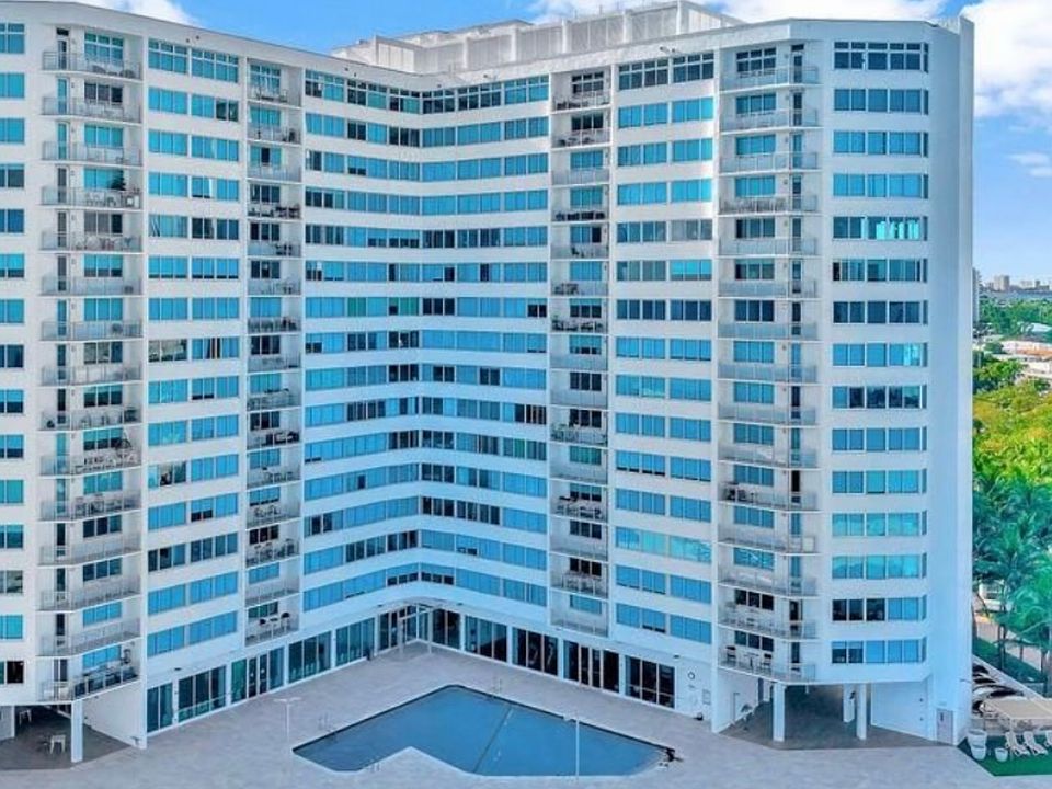 1st image of 7135 Collins Ave APT 725