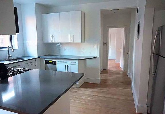 4th image of 87 E 7th St APT 1